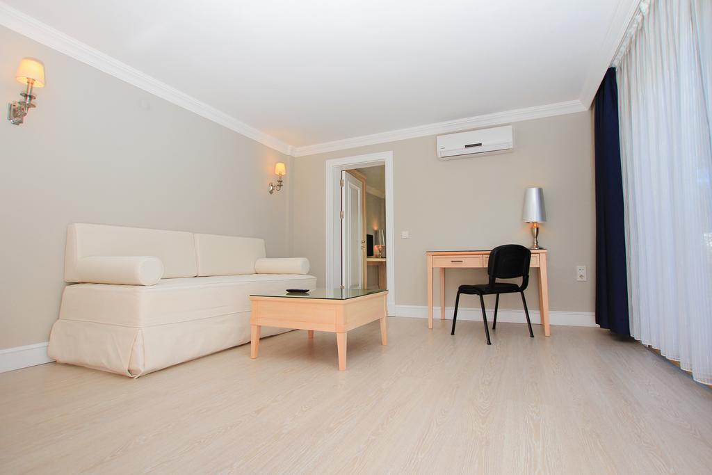 Palm Bay Beach Hotel Emecik エクステリア 写真